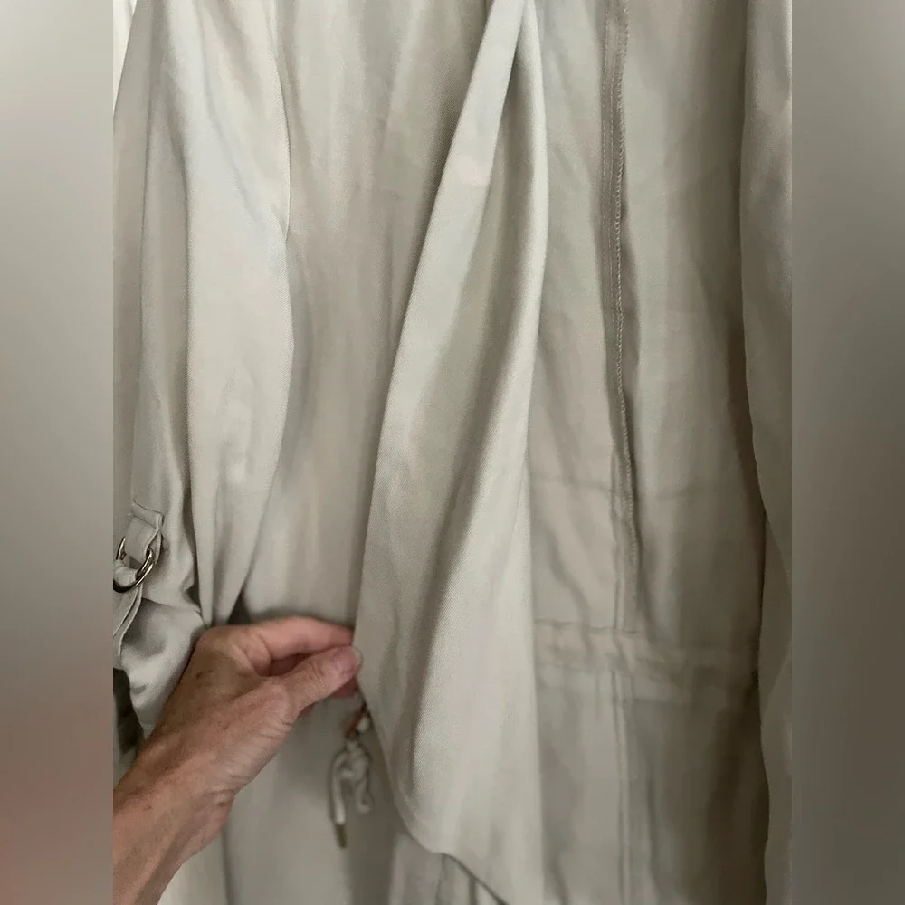 Zara Waterfall Jacket. Size medium. Looks brand new. Cool piece ‎ 0099